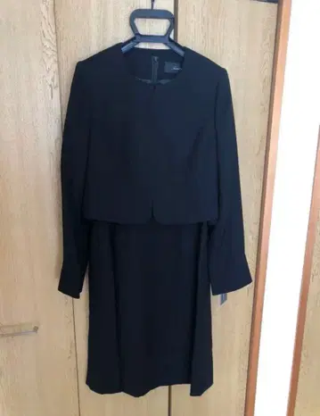 블랙 수트 자켓과 드레스 세트