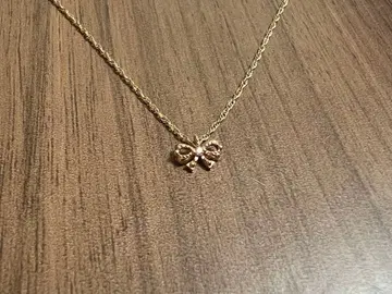 노제스 리본 참 목걸이