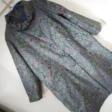 츠무기 그린 계열 꽃무늬 옷깃 전체 안감 부착 롱 코트