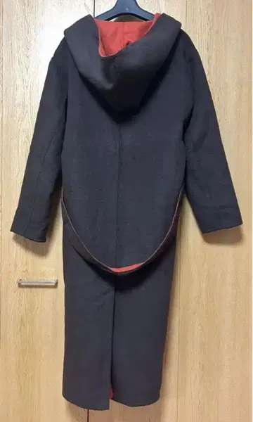 AMERI의 리버서블 후드 부착 롱 코트