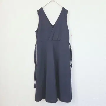로페피크닉 원피스 M 네이비 슬리브리스 V넥 플레어