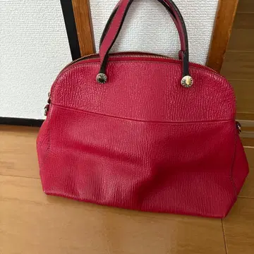 빨간색 핸드백 지퍼 포함