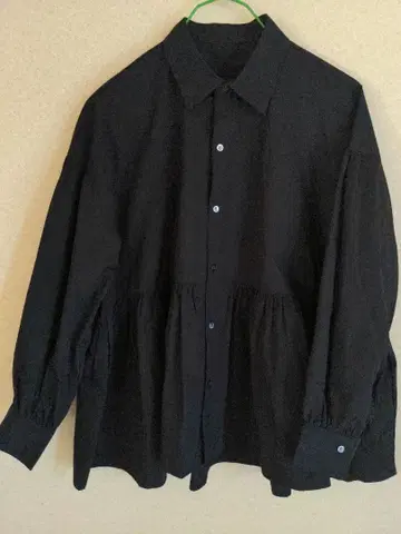 ROPE PICNIC 새상품급 블랙 플레어 셔츠