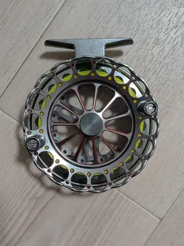 오토시코미, 헤치 낚시용 릴 블랙 등