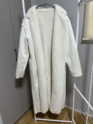 Glam Lips 무스탕 코트 아이보리