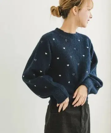 하트 모티브 니트 풀오버 어반 리서치