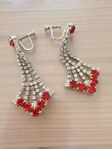 빨간색과 클리어 크리스탈 귀찌 웨딩 사양