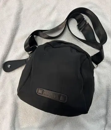 나일론 숄더백 블랙