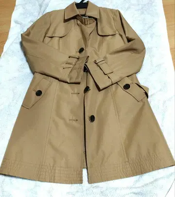 베이지 트렌치코트