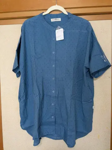 드럭 스토어즈 파랑 자수 디자인 반팔 셔츠