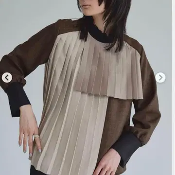 UNITED TOKYO 컬러 플리츠 블라우스 배색 프릴 칼라