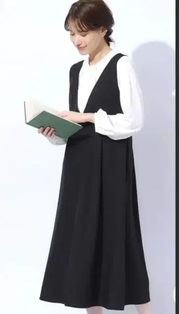 슈라루 V넥 플레어 쟈도르 새상품 미사용 L