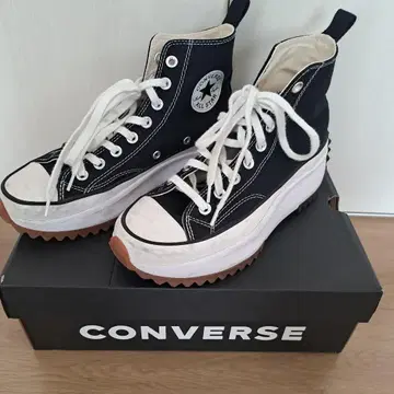 CONVERSE 블랙 하이컷 스니커즈