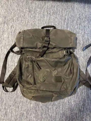 다크 그레이 롤탑 백팩