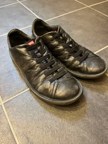 캠퍼 블랙 레이스리스 비틀 스니커즈 42