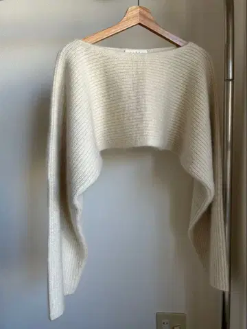 아이보리 크롭 니트 스웨터 긴팔 Noble