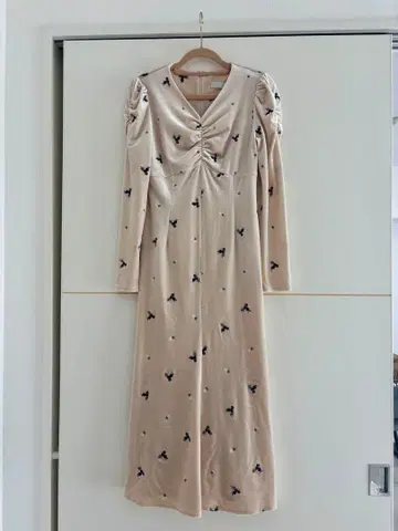 셀포드 자수 벨로아 원피스