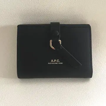 A.P.C. 블랙 가죽 3단 폴더형 지갑