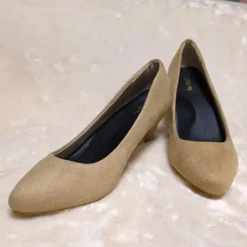 베이지 스웨이드풍 포인티드 펌프스 중간 힐 Re:EDIT 리디