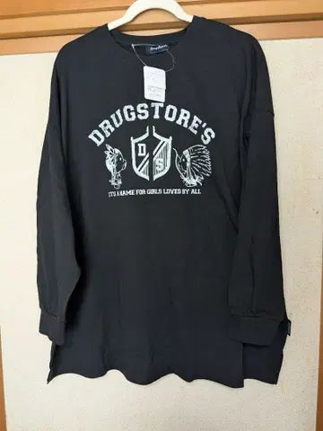 DRUGSTORE'S 블랙 긴팔 T셔츠