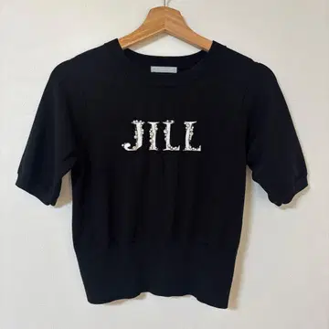 질스튜어트 반팔 소매 자카드 비쥬 니트