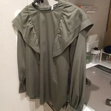 UNTITLED 프릴 디자인 셔츠 2675 올리브 그린