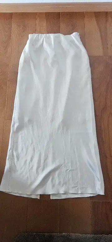 새틴 아이라인 스커트