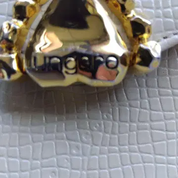 U by ungaro 핸드백 크림색