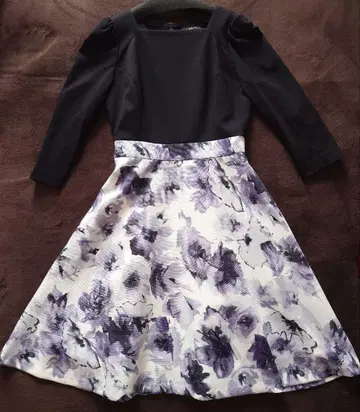 유니버셜 뮤즈 7부 소매 꽃무늬 원피스