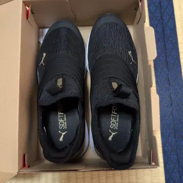 PUMA SOFTRIDE 스니커즈 블랙/골드