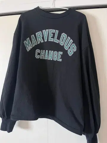 LAYMEE 블랙 맨투맨