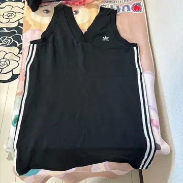 adidas 블랙 V넥 탱크탑 L