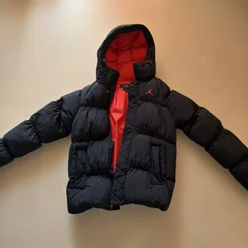 Jordan 다운 자켓 블랙/빨간색 후드 부착