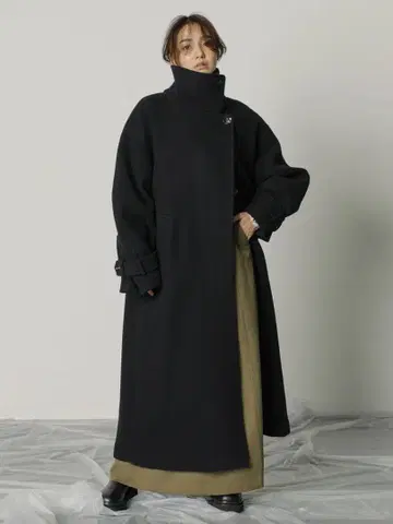 볼륨 슬리브 코트 블랙