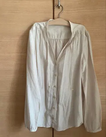 화이트 긴팔 셔츠 M 사이즈 AA153-87254JJ