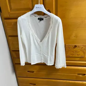 EPoca 화이트 긴팔 가디건 ITL 40