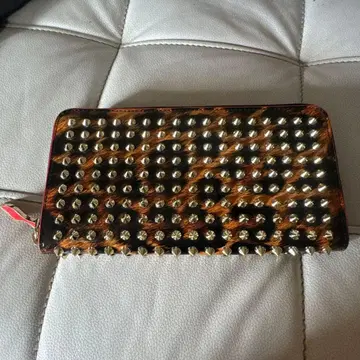레오파드 무늬 스터드 장지갑