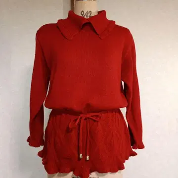 레드 긴팔 니트 스웨터