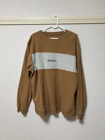 로이얼 보더 맨투맨 L 사이즈