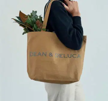 델루카 차리티 2025 토트 라피스 블루 S와 카페오레 L 세트