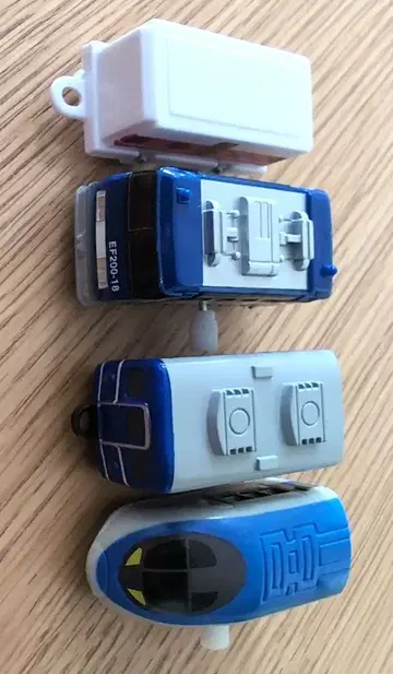 가챠가챠, 프라레일 EF200-18 신칸센 500계 등 차량 4개 세트