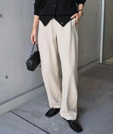 and me evernavy 아이보리 분또 커브 팬츠 M