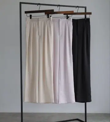 bow.a 더블 턱 새틴 팬츠