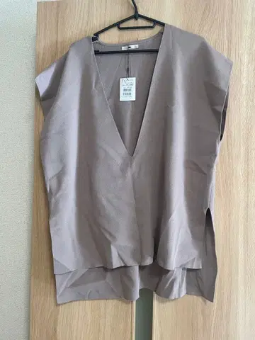 베이지 V넥 베스트 밀포아 베스트 야마다야 스콧 클럽