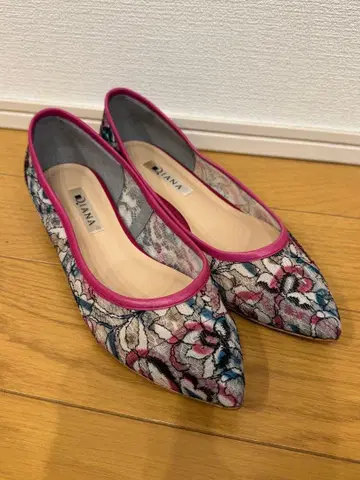 DIANA 꽃무늬 레이스 플랫슈즈 23.5cm