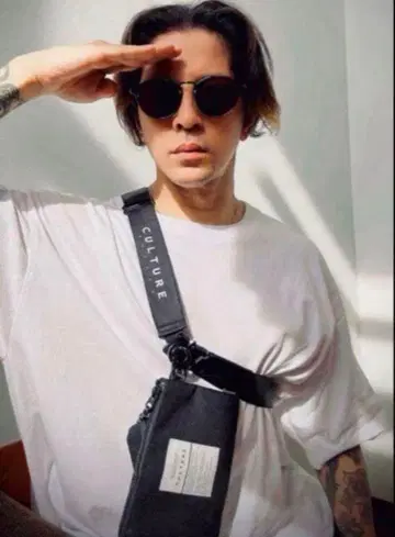 Kj CULTURE 유틸리티 크로스바디 멀티 스트랩