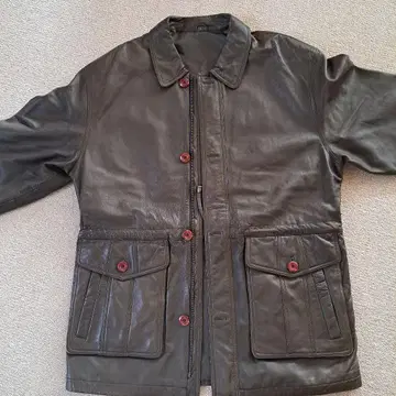 다크 브라운 (양가죽) 자켓 10만 원 이상 했습니다
