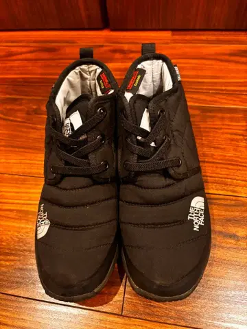 THE NORTH FACE 블랙 스니커즈