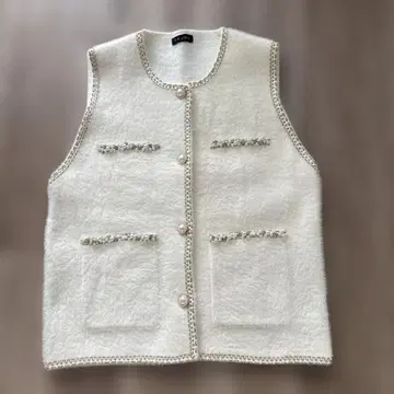 화이트 패브릭 베스트 펄 버튼