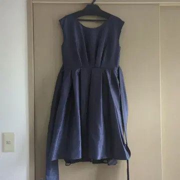 네이비 슬리브리스 플레어 파티 드레스